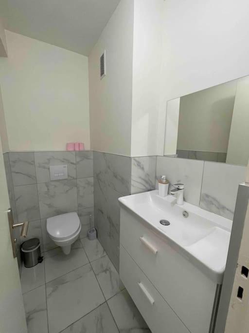 3 Pieces Apartment A Juan-Les-Pins Antibes Exterior photo